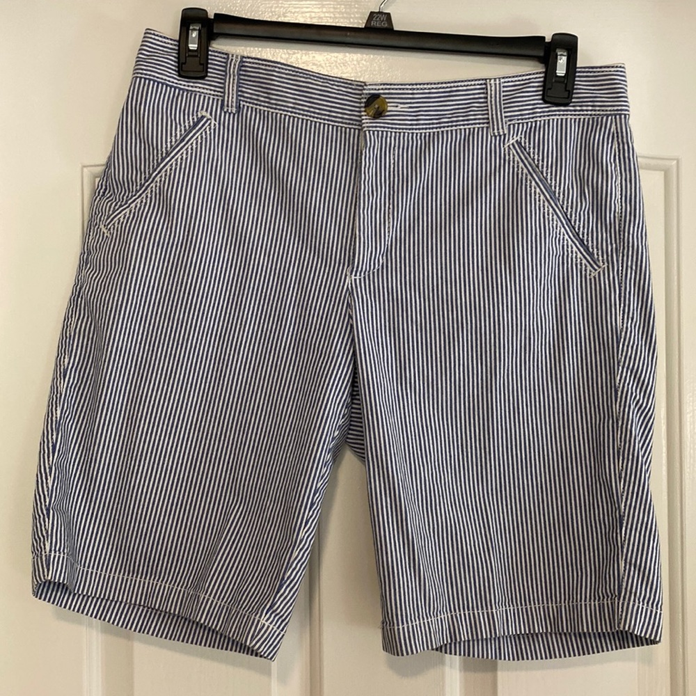 Dockers navy/white striped short. Size 12. 19” from waist to bottom. 9.5” inseam